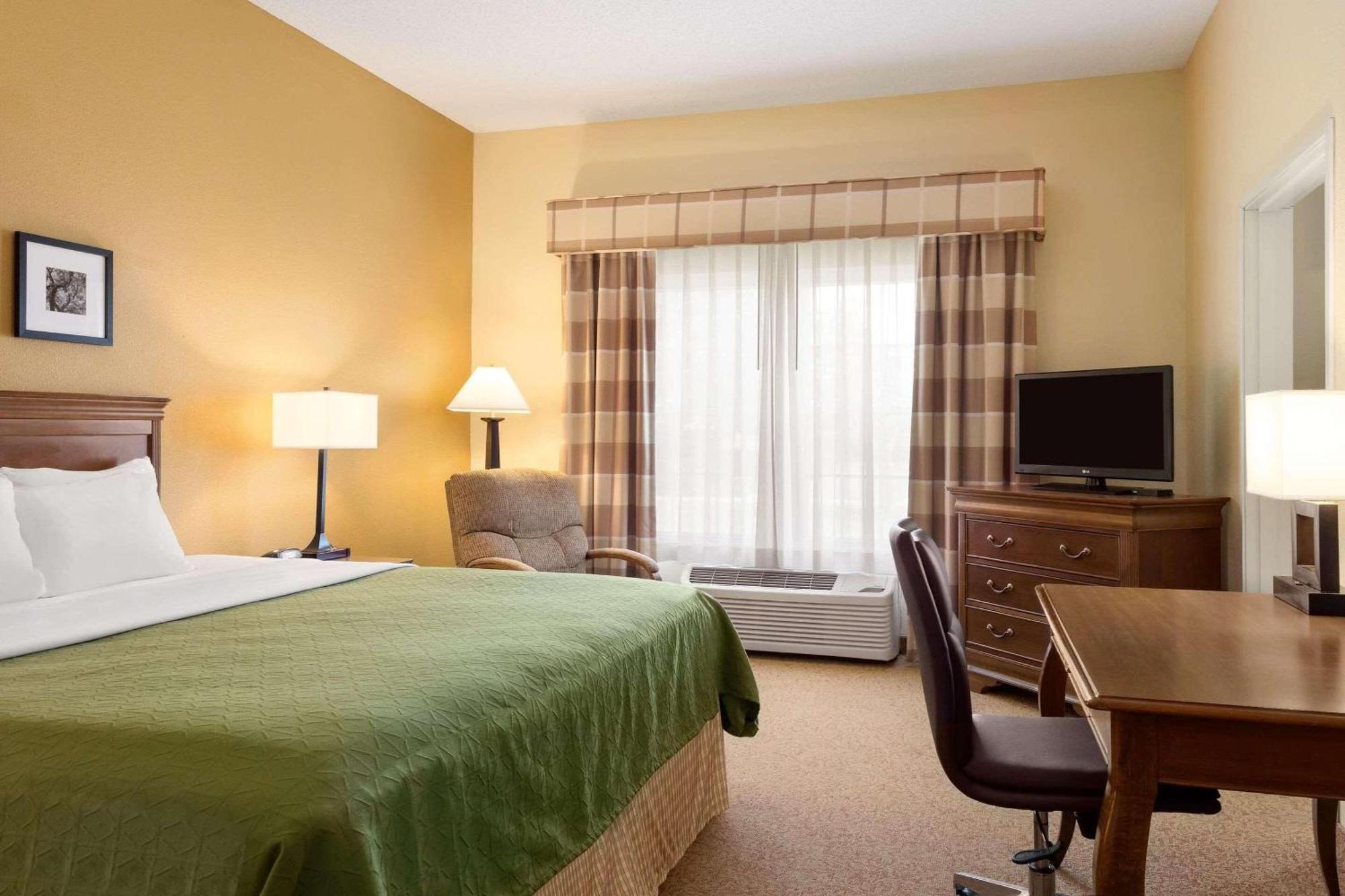 Country Inn & Suites By Radisson, Salina, Ks מראה חיצוני תמונה