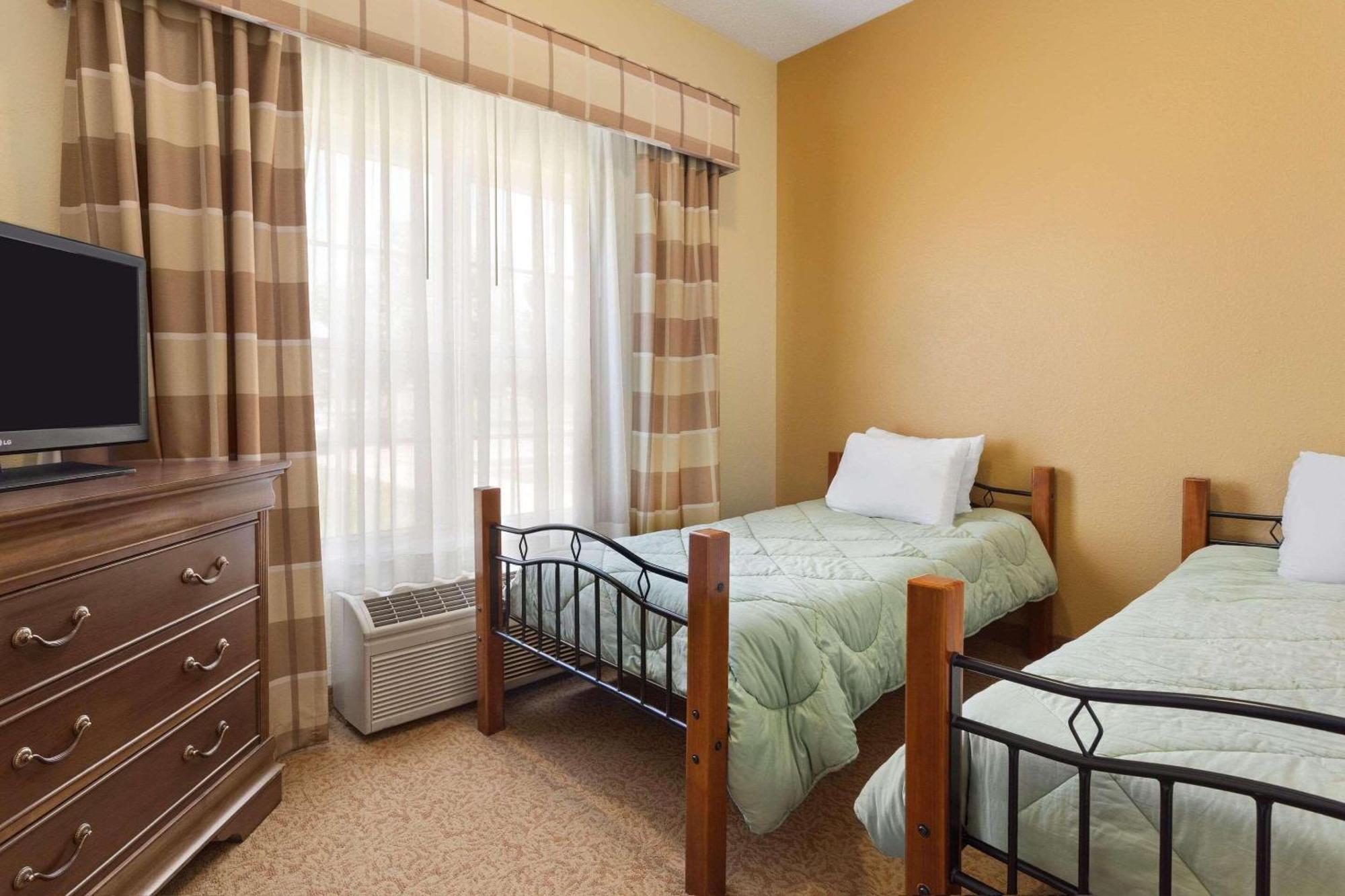 Country Inn & Suites By Radisson, Salina, Ks מראה חיצוני תמונה
