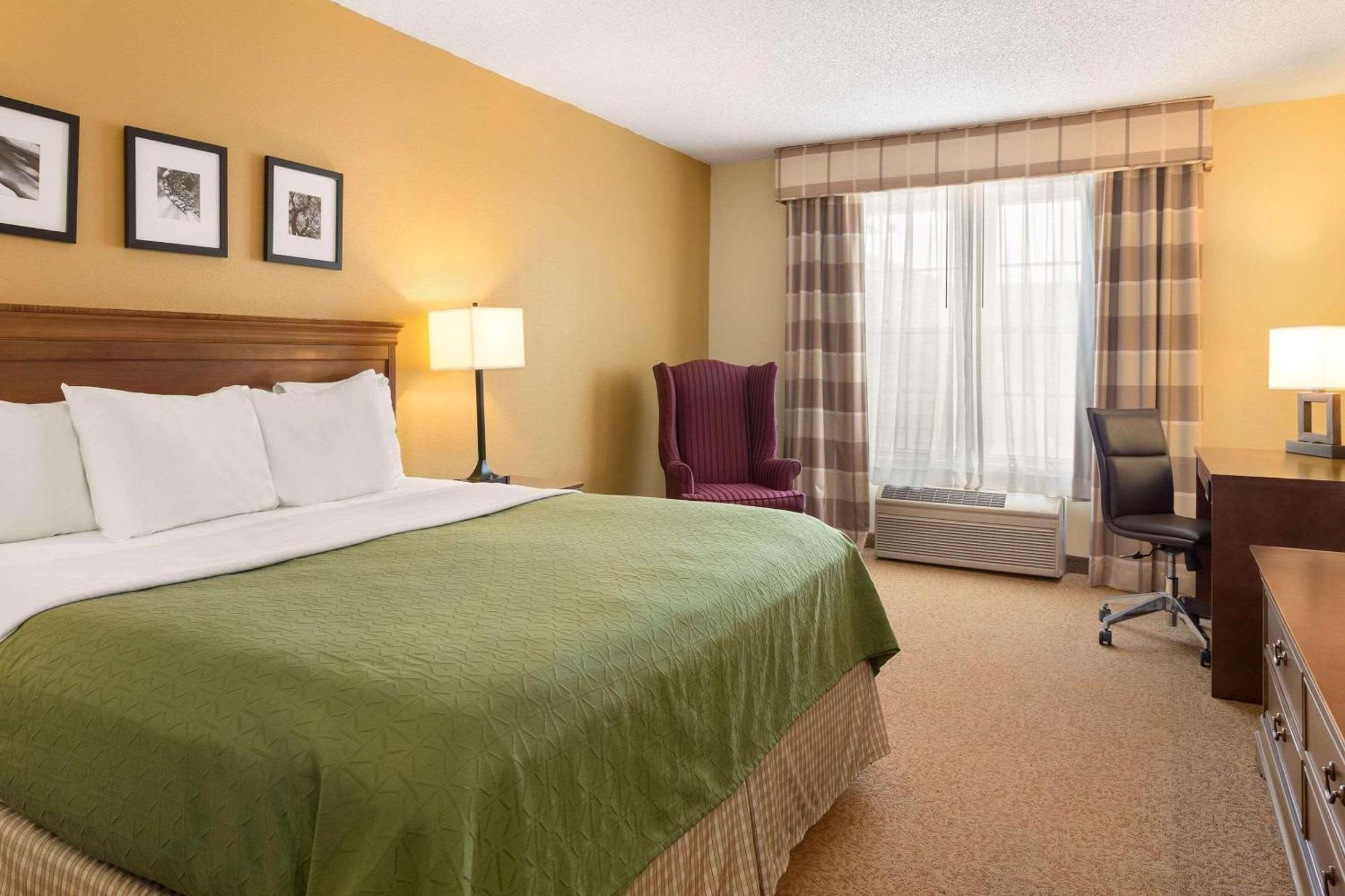 Country Inn & Suites By Radisson, Salina, Ks מראה חיצוני תמונה