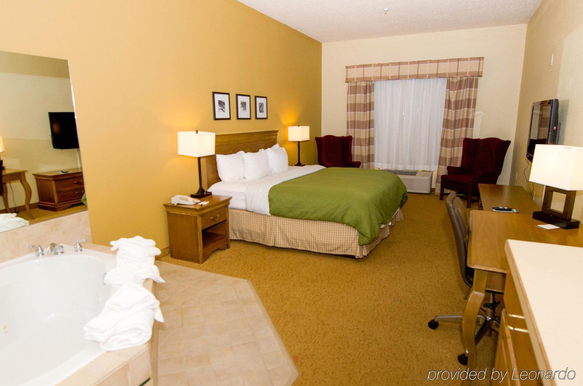 Country Inn & Suites By Radisson, Salina, Ks מראה חיצוני תמונה